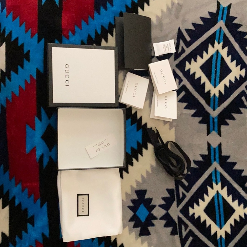 100% AUTHENTIC GUCCI WALLET BOX